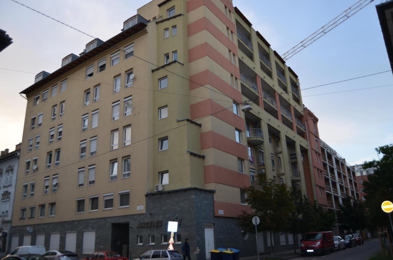 Апартаменти Flat At The Edge Of The Center + Parking Будапешт Екстер'єр фото